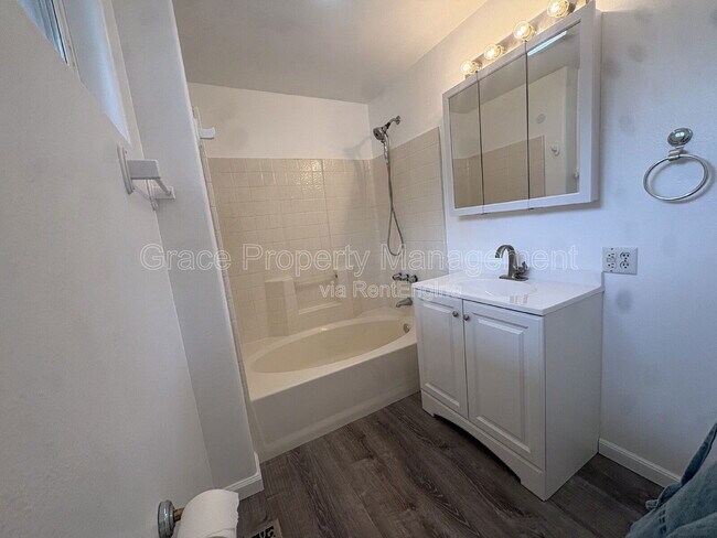 Building Photo - 310 S 2nd Ave