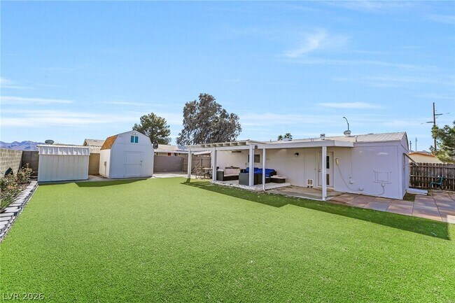 Building Photo - 603 Diamond Dr