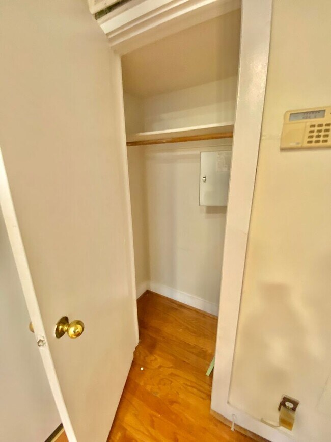 Building Photo - SAVE OVER $200!* Dupont Circle 1 Bedroom Charmer with Patio, Fireplace, Central Air, Washer/Dryer!