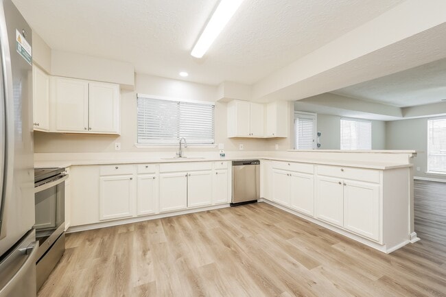 Building Photo - 4911 Larksong Ln