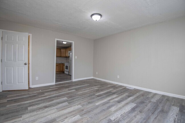 Building Photo - 912 Hotel Ave