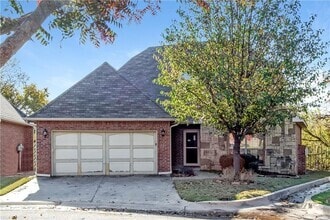 Building Photo - 4640 Olde Village Cir
