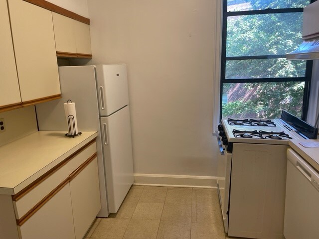 Building Photo - 425 Larchmont Acres