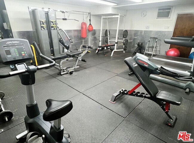 Building Photo - 6000 Canterbury Dr