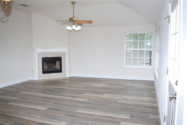 Building Photo - 3810 Newland Dr