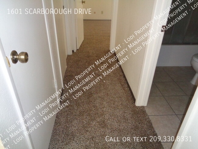 Building Photo - 1601 Scarborough Dr