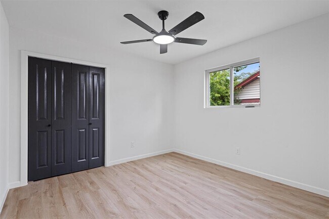 Building Photo - 1700 Deep Wood Dr