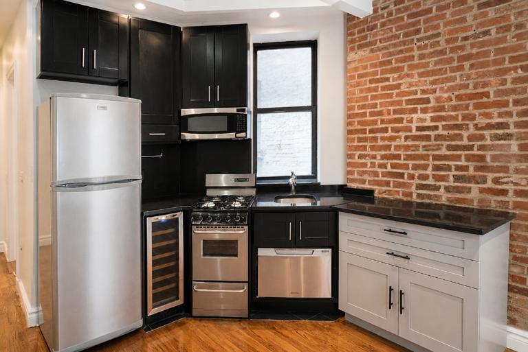 Building Photo - 250 Mott St