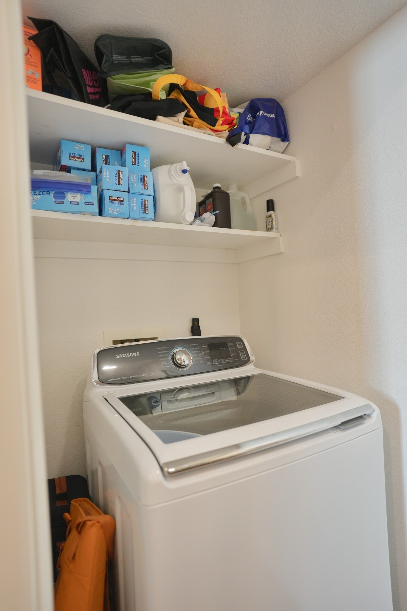 In unity laundry - 2649 Bellezza Dr