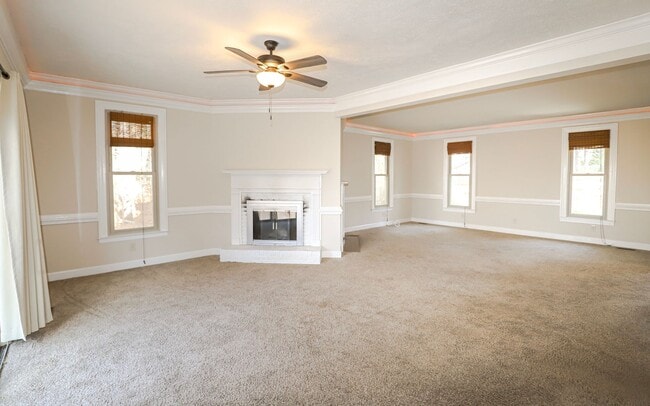 Building Photo - 809 Houndslake Dr