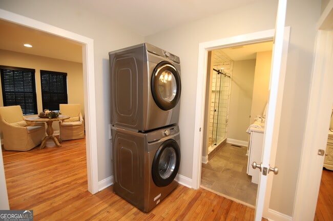 Building Photo - 1007 Vernon St