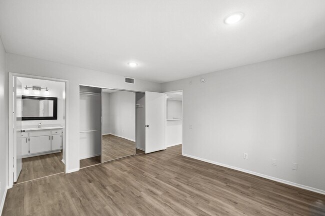 Interior Photo - 4432 Coldwater Canyon