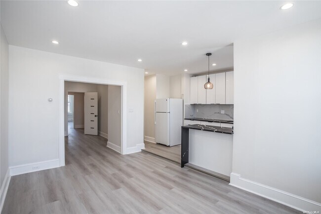 Building Photo - 67-17 Myrtle Ave