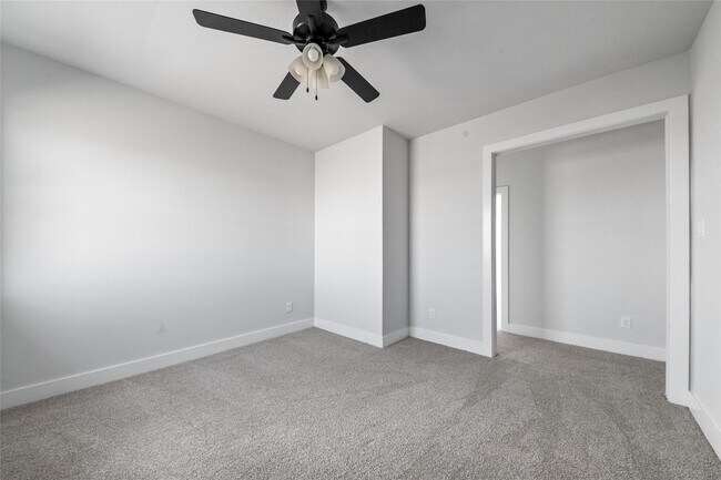 Building Photo - 3511 Palm Crest Dr