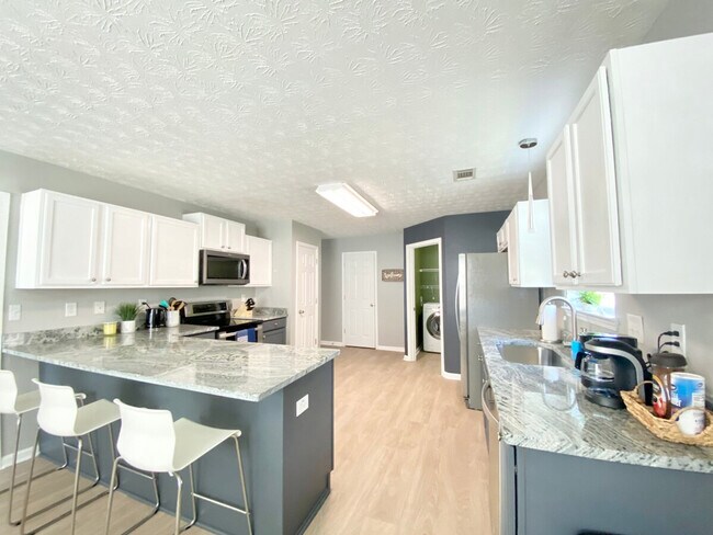 Building Photo - 220 Brookstone Trail