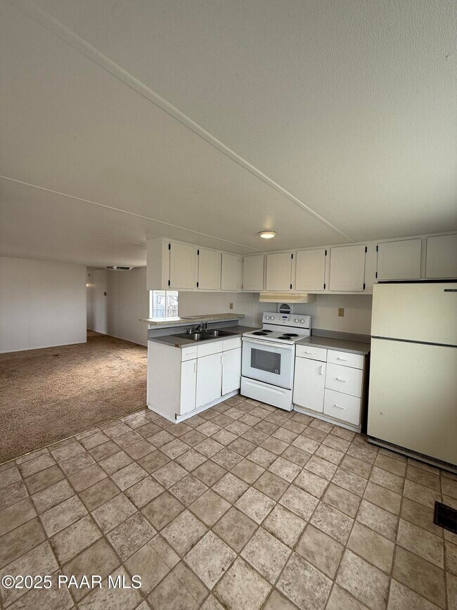 Building Photo - 15835 S Cordes Lakes Dr