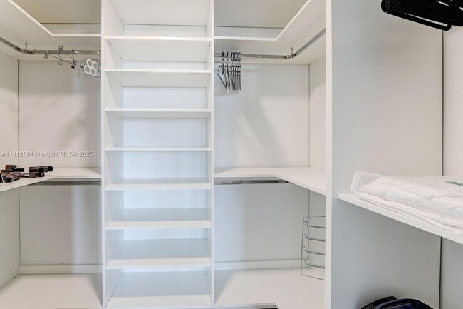 Building Photo - 650 NE 32nd St