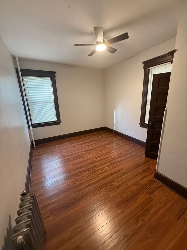 Building Photo - 203 Hollywood Ave