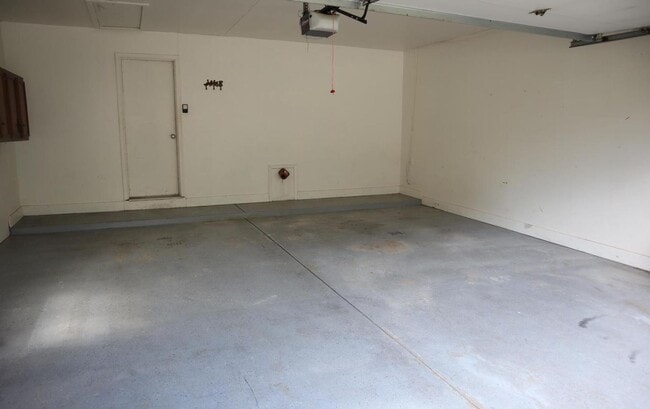 Building Photo - Fabulous Updated 4 Bedroom, 2.5 Bathroom H...
