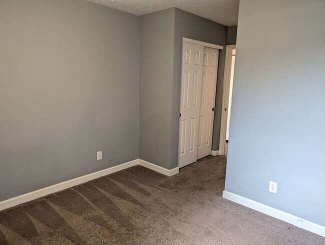 Building Photo - AVAILABLE 1/1/2026- 3 Bedroom / 2 Full Bath Home in Englewood!