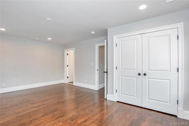 Building Photo - 237 Tomahawk St