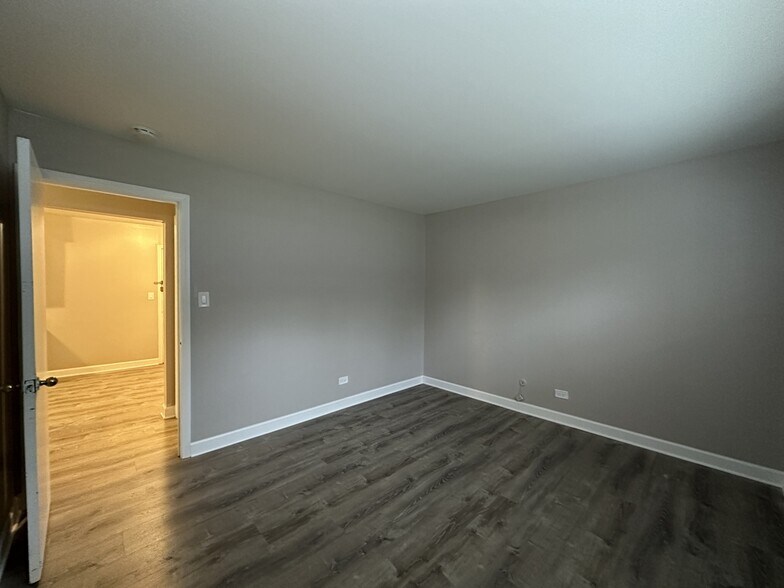 Building Photo - 430-40 Stevens Dr