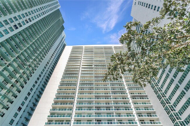 Building Photo - 1800 N Bayshore Dr