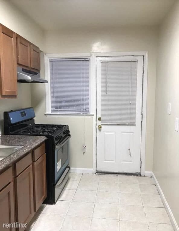 Building Photo - 3 br, 1.5 bath Townhome - 4522 Marble Hall Rd