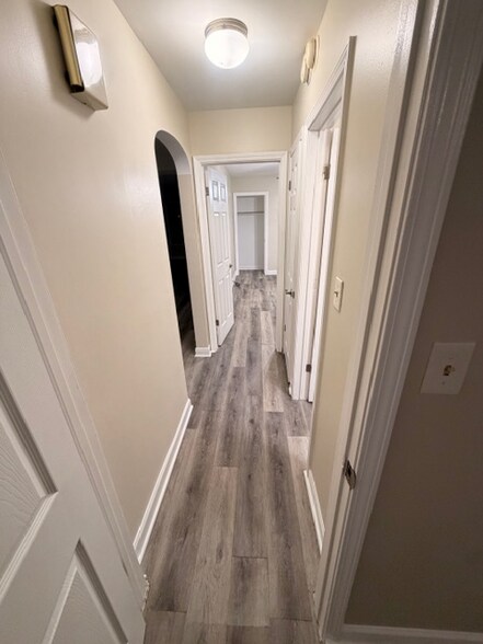 Building Photo - 10324 S Vernon Ave