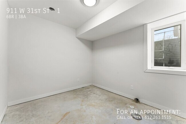 Building Photo - 911 W 31st St