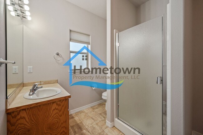 Building Photo - 3 Bedroom, 2 Bathroom Home, with Attached 2 Car Garage Available in Coeur d'Alene!