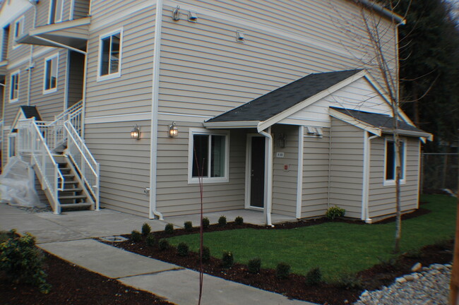 Building Photo - Longfellow Creek Condos