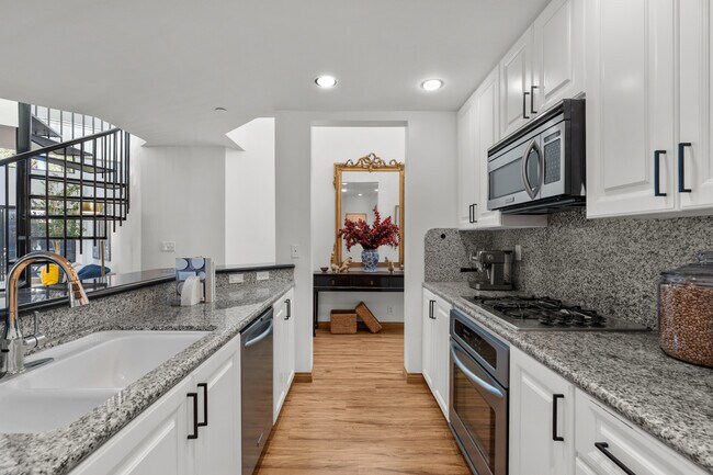 Building Photo - 12000 Goshen Ave