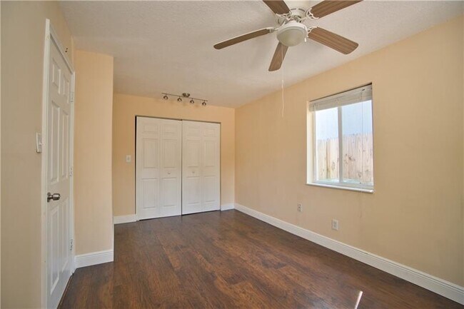 Building Photo - 412 SW 13th St