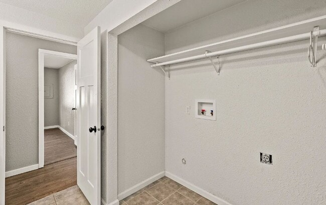 Building Photo - 1637-1639 E Hastings Ave