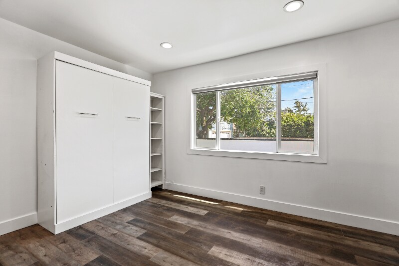 Building Photo - 2730 Raymond Ave