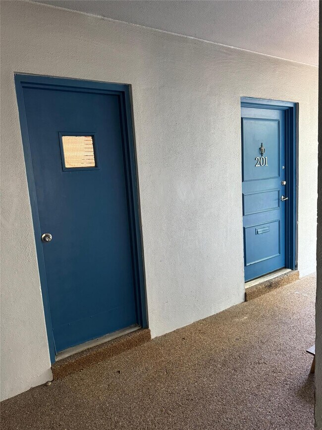 Building Photo - 1407 NE 56th St