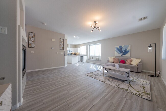 Building Photo - Spacious 4-Bed Family Home in Prime Las Vegas Location!