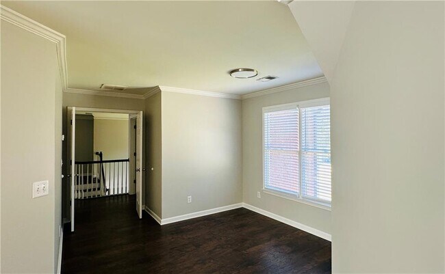 Building Photo - 2020 Bentwood Ct