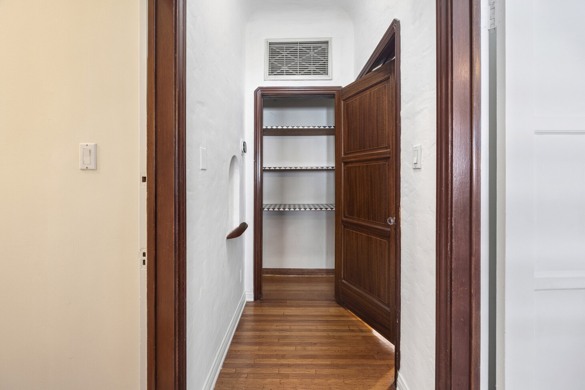 Building Photo - 166 N Arnaz Dr