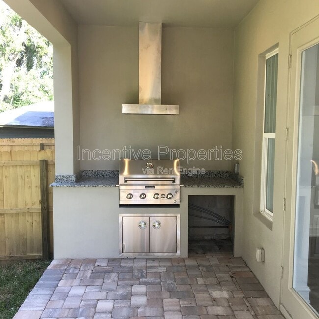 Building Photo - 109 E Evans St