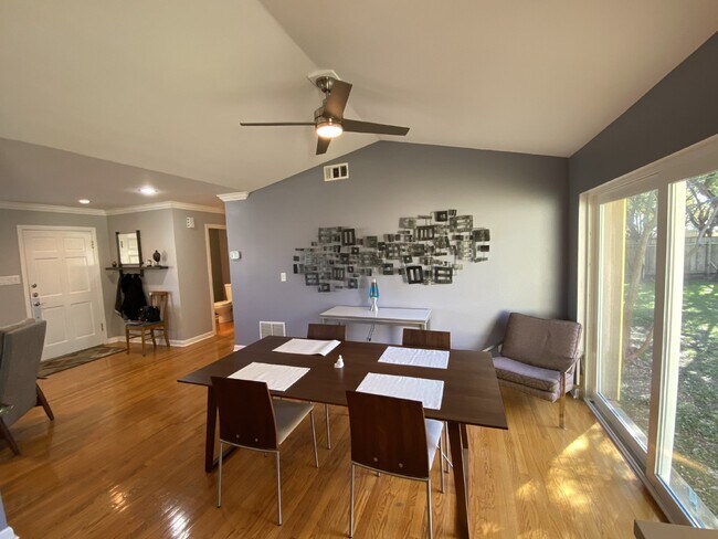 Building Photo - 256 Lorenz Rd