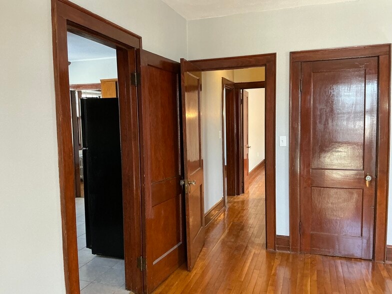 Building Photo - 10 Erin St