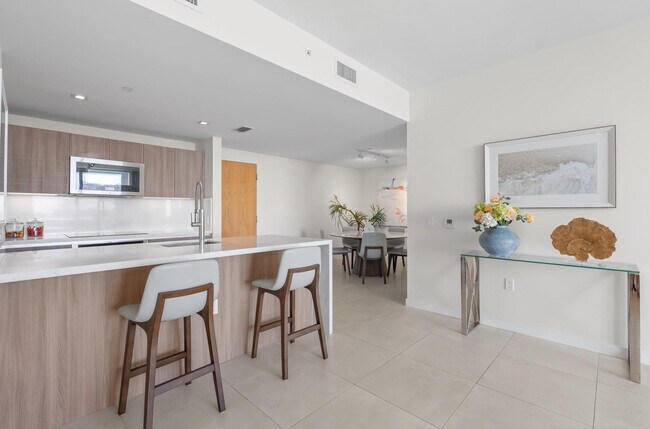 Building Photo - 401 N Birch Rd