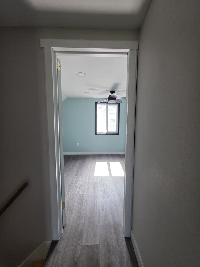 Building Photo - 1060-KE1060 15th St NE