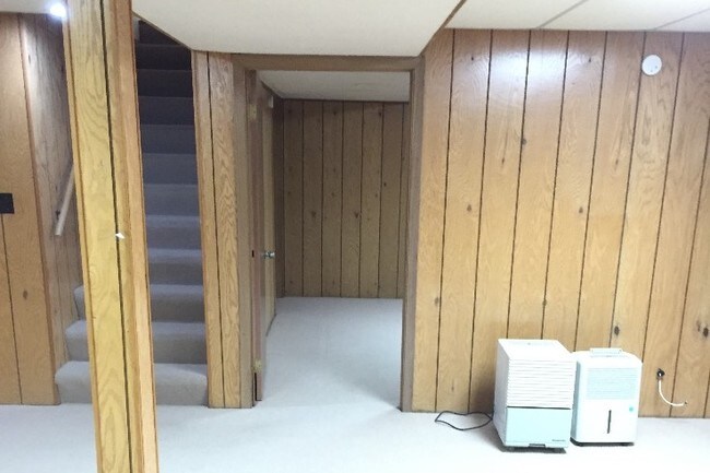 Building Photo - 1964 Crescent Ln