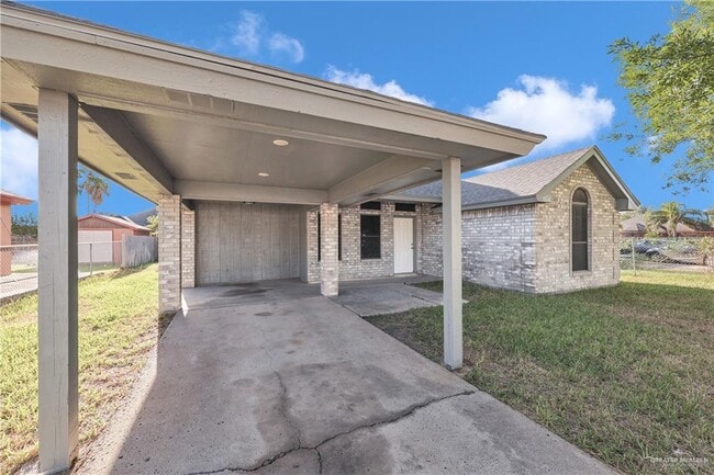 Building Photo - 7538 Camelot Dr