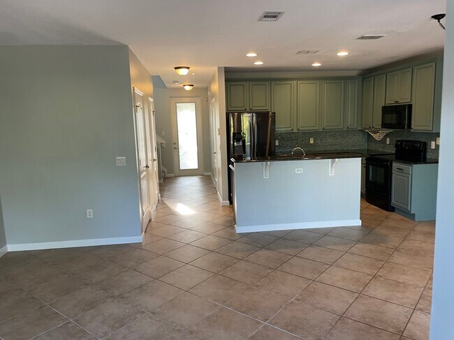 Building Photo - 725 Ventura Dr