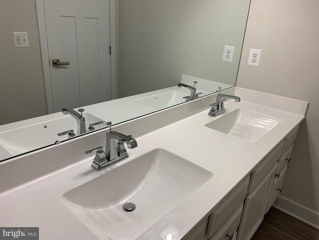 Building Photo - 11263 Dry Spring Dr