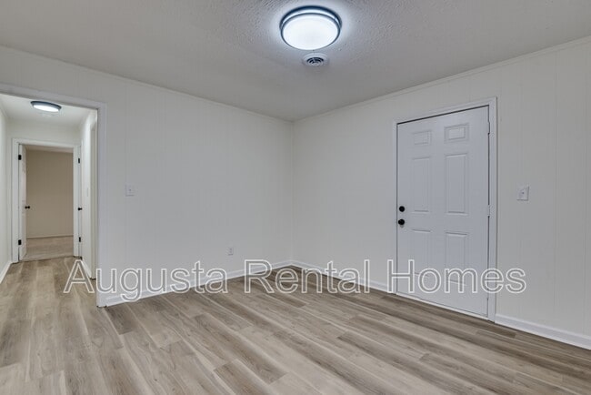 Building Photo - 3110 Arcadia Dr